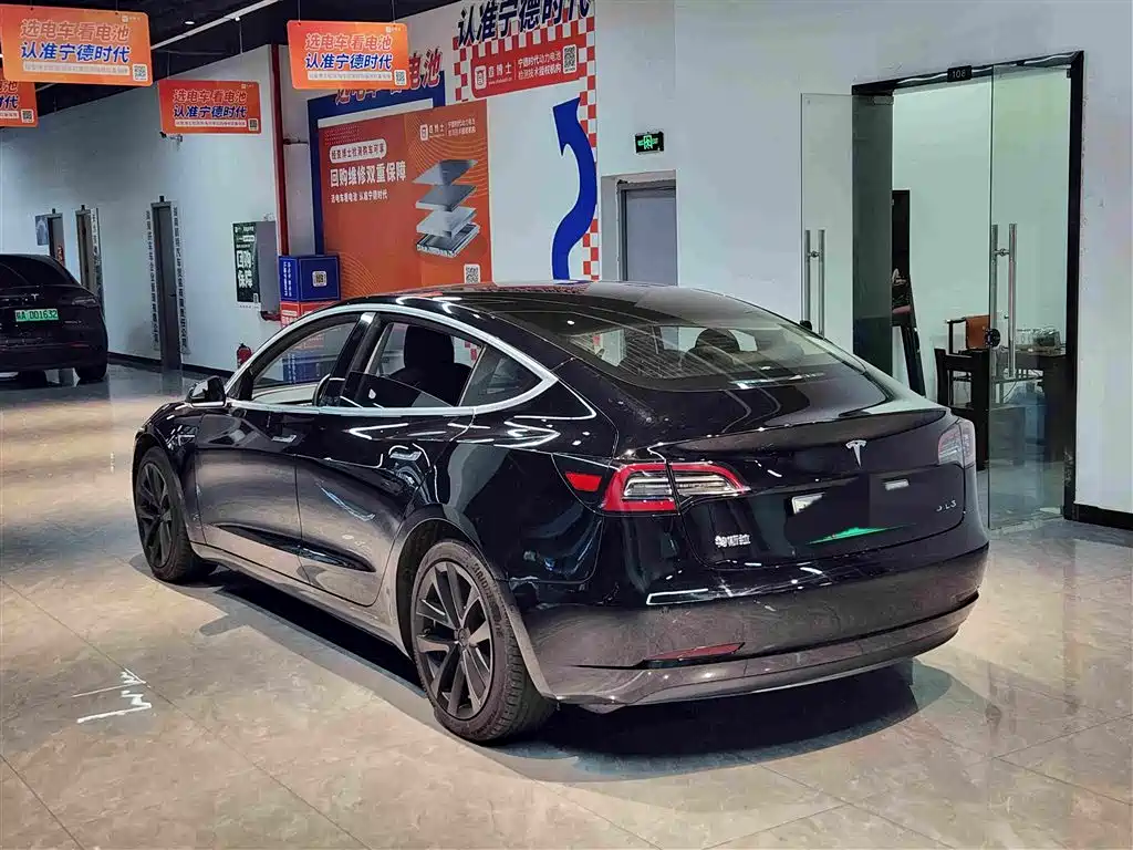 Tesla Model 3 — миниатюра 11