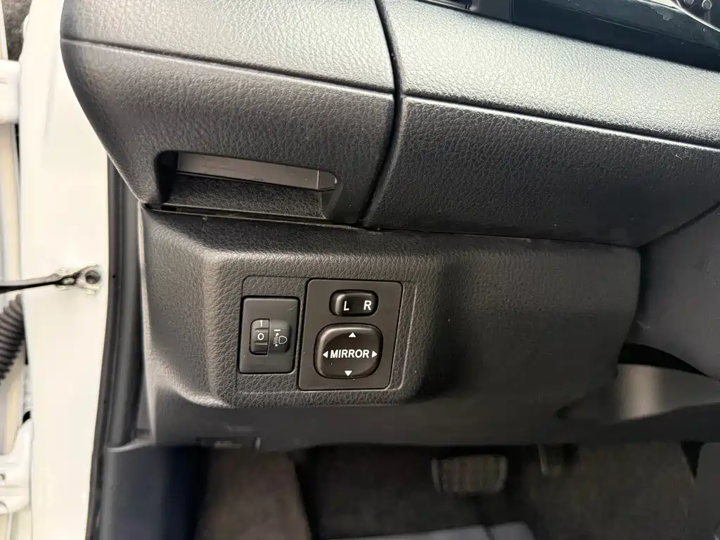 Toyota Yaris L — миниатюра 10