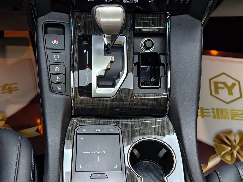 Lexus LM — миниатюра 22