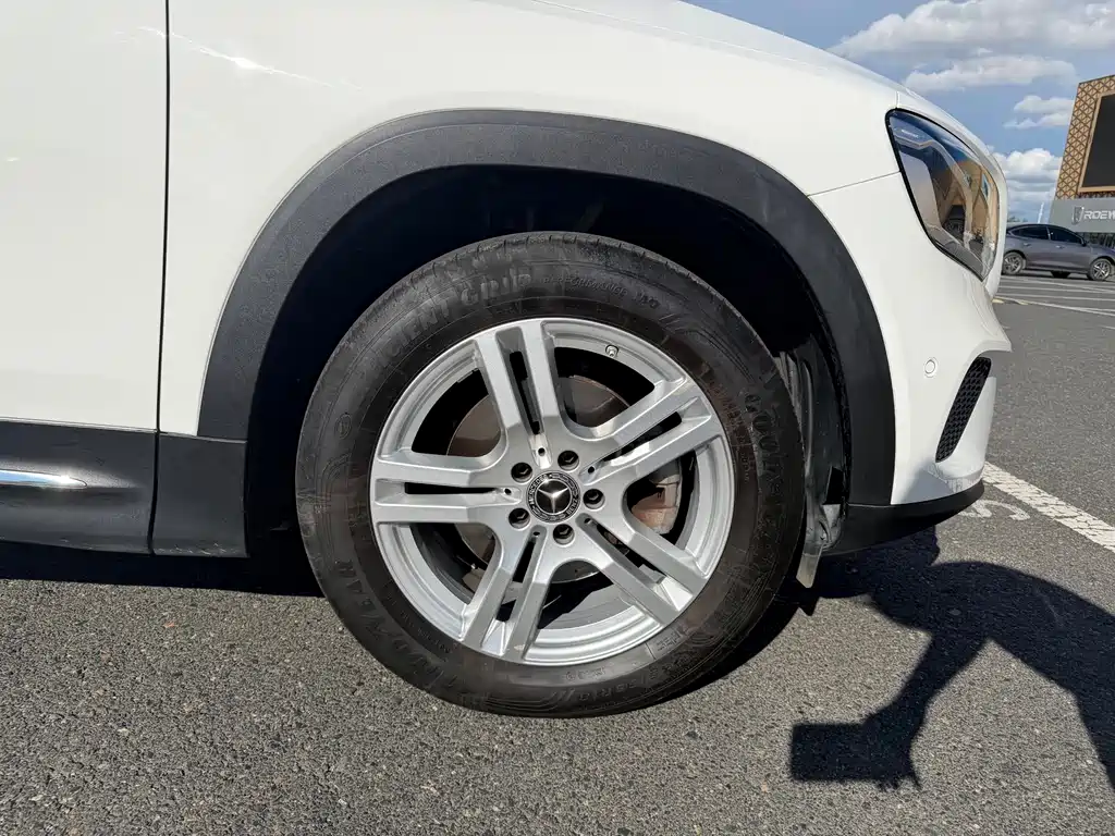 Mercedes-Benz GLB — миниатюра 14