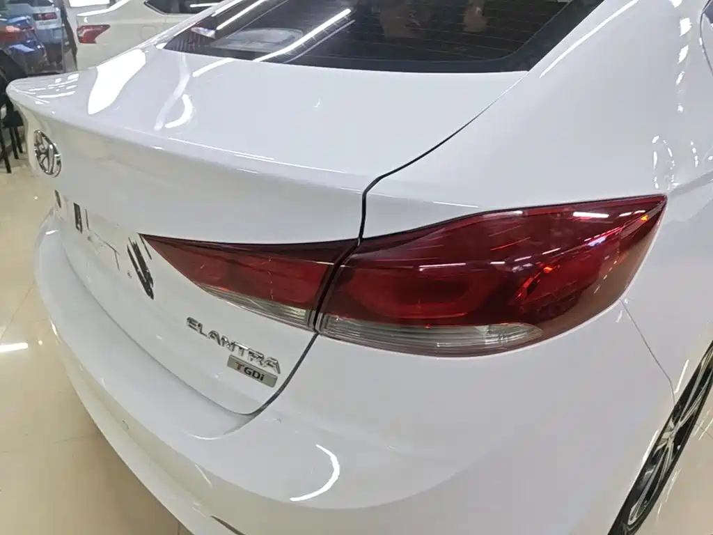 Hyundai Elantra — миниатюра 8