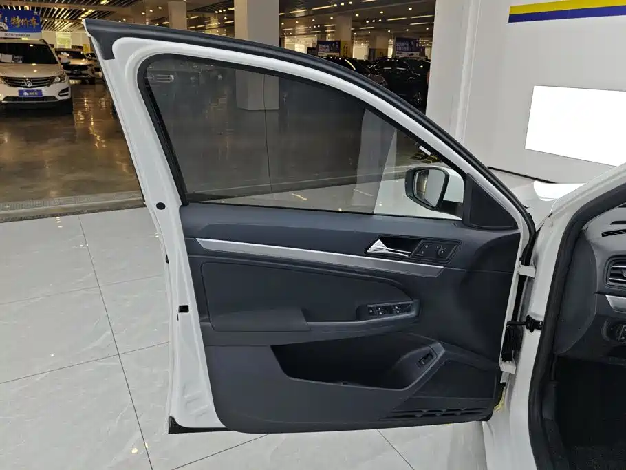 Volkswagen Lavida — миниатюра 7