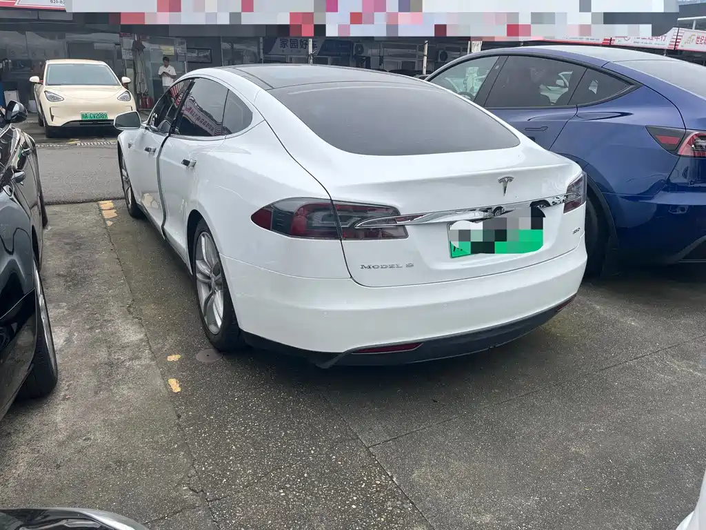 Tesla Model S — миниатюра 10