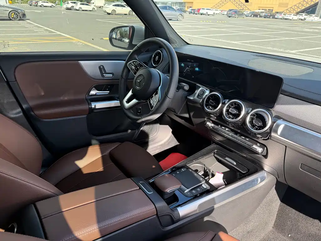 Mercedes-Benz GLB — миниатюра 17