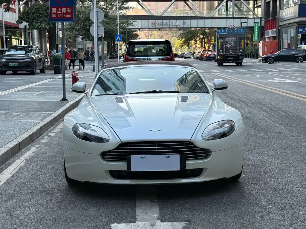 Aston Martin V8 Vantage 4.7L Sportshift Roadster, фото 5