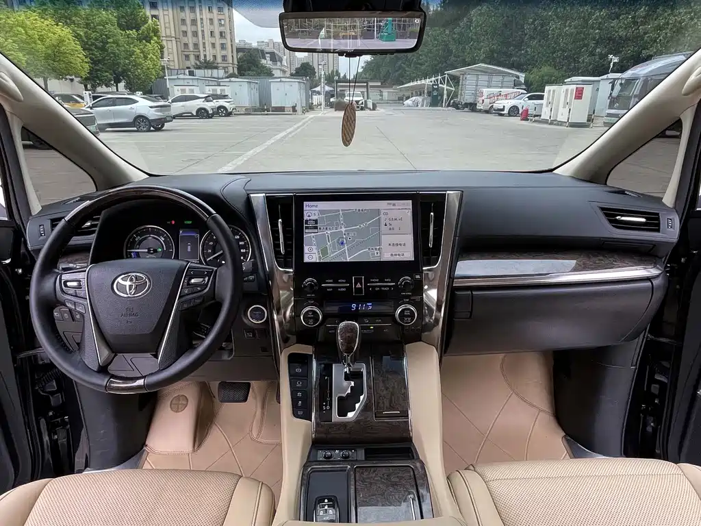 Toyota Alphard — миниатюра 5