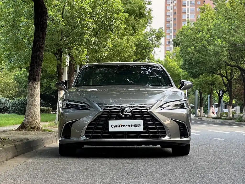 Lexus ES — миниатюра 2
