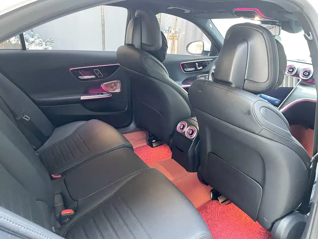 Mercedes-Benz C-Class — миниатюра 12