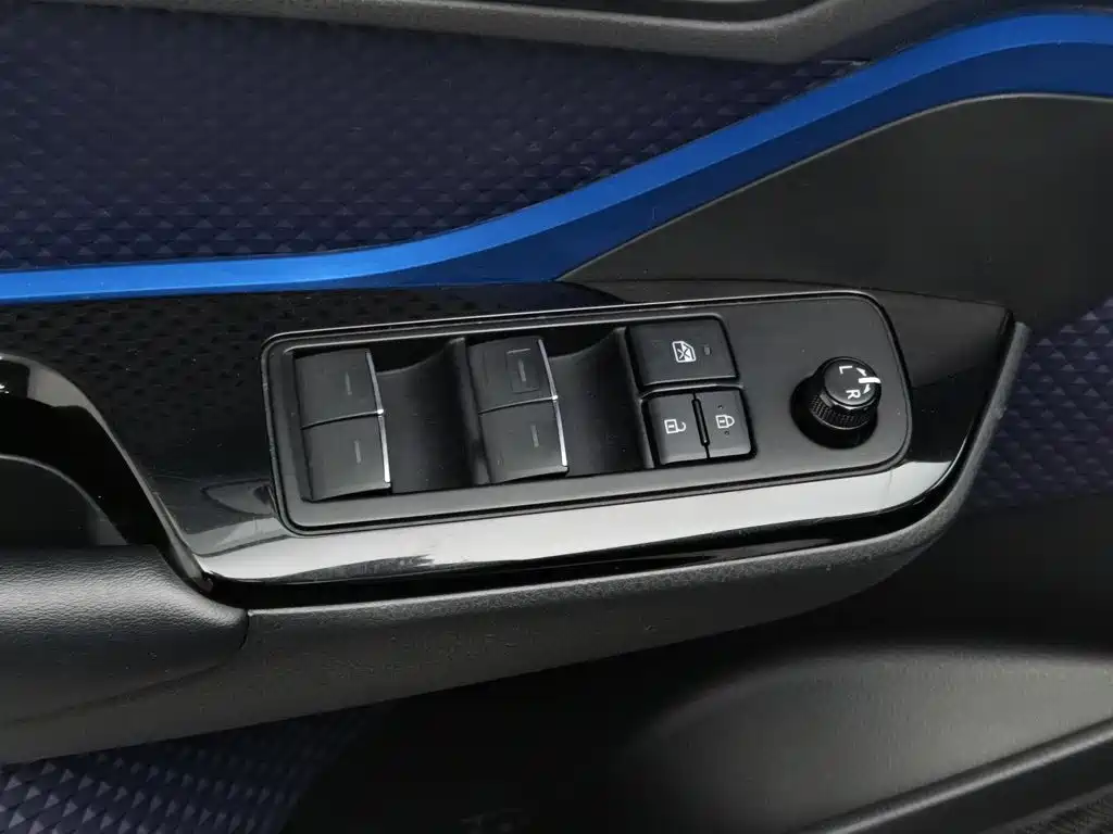 Toyota C-HR — миниатюра 9