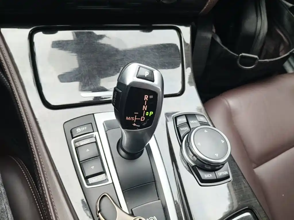 BMW 5 Series — миниатюра 14