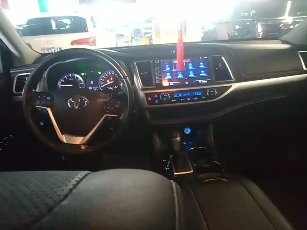 Toyota Highlander — миниатюра 10