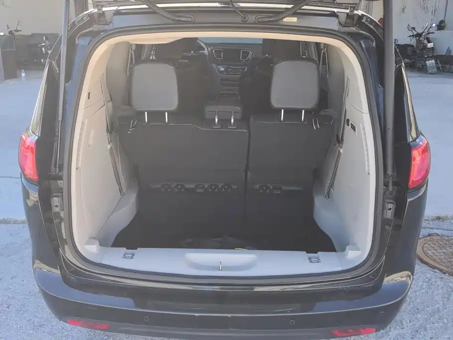 Chrysler Grand Voyager (Import) — миниатюра 4