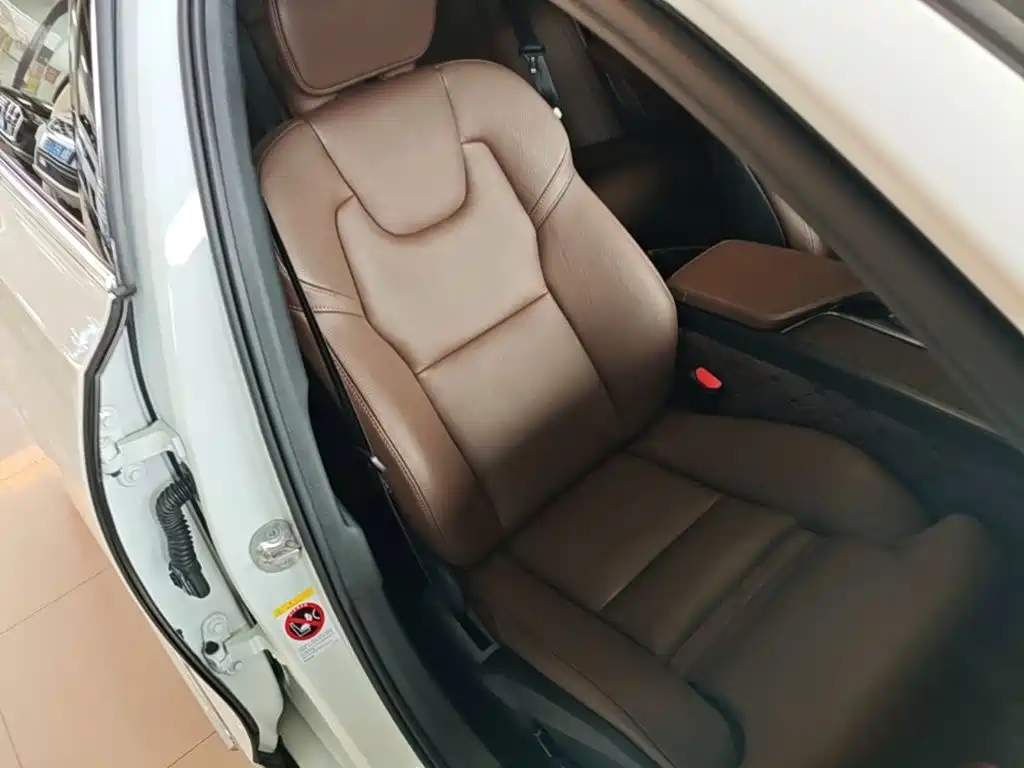 Volvo S90 — миниатюра 25