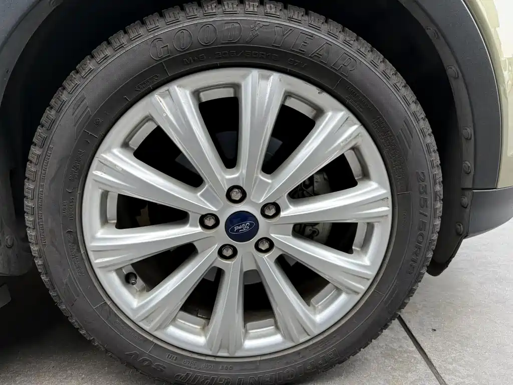 Ford Kuga — миниатюра 15