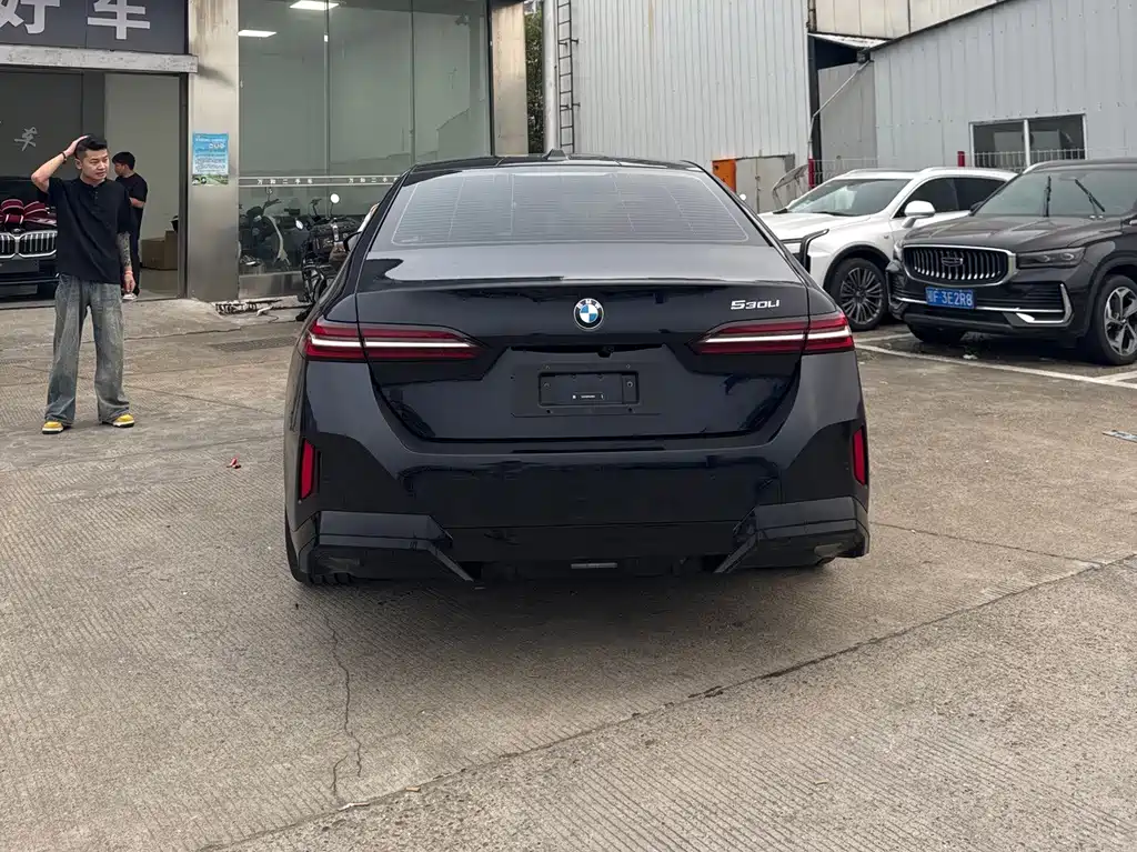 BMW 5 Series — миниатюра 4