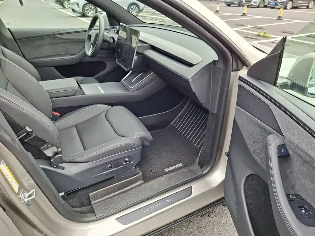 Tesla Model Y L — миниатюра 16