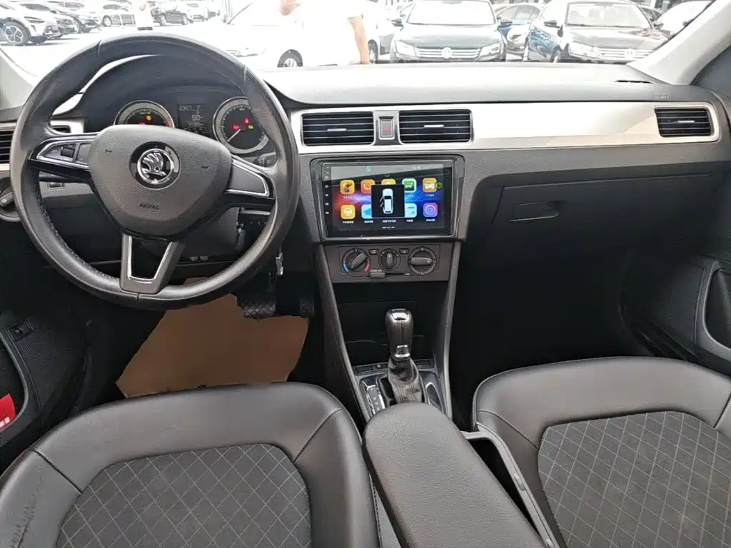 Skoda Rapid — миниатюра 10