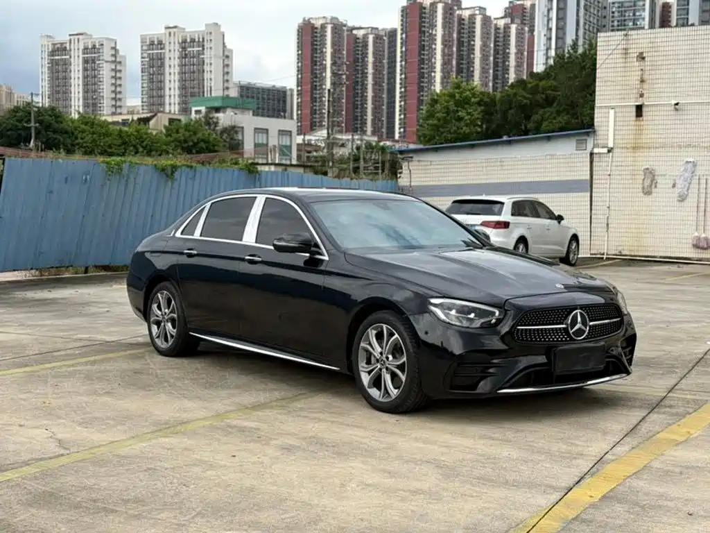 Mercedes-Benz E-Class — миниатюра 3
