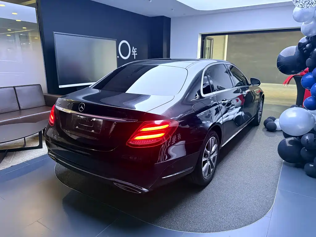 Mercedes-Benz E-Class — миниатюра 9