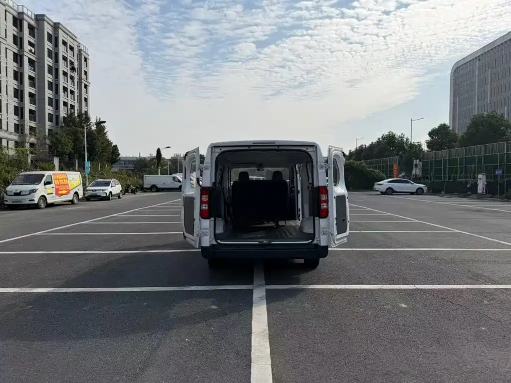 Wuling Yangguang — миниатюра 9