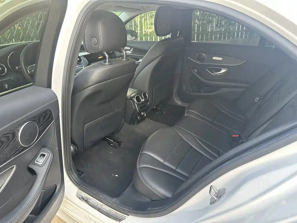 Mercedes-Benz C-Class — миниатюра 6