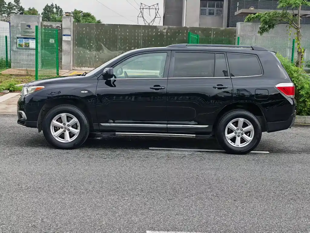 Toyota Highlander 2012 2.7L 7 мест Elite