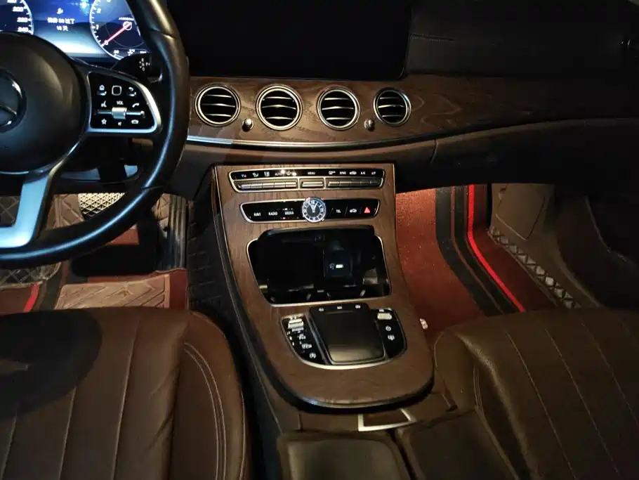 Mercedes-Benz E-Class — миниатюра 16
