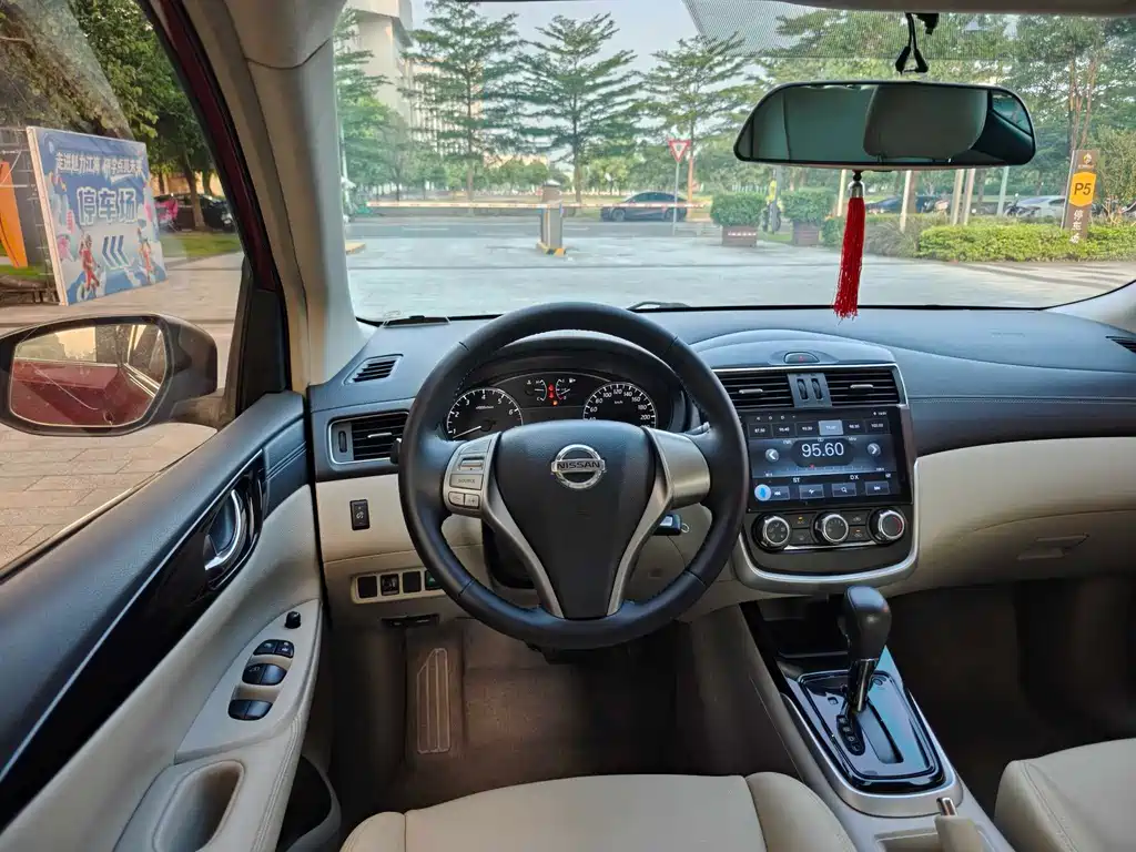 Nissan Tiida — миниатюра 9