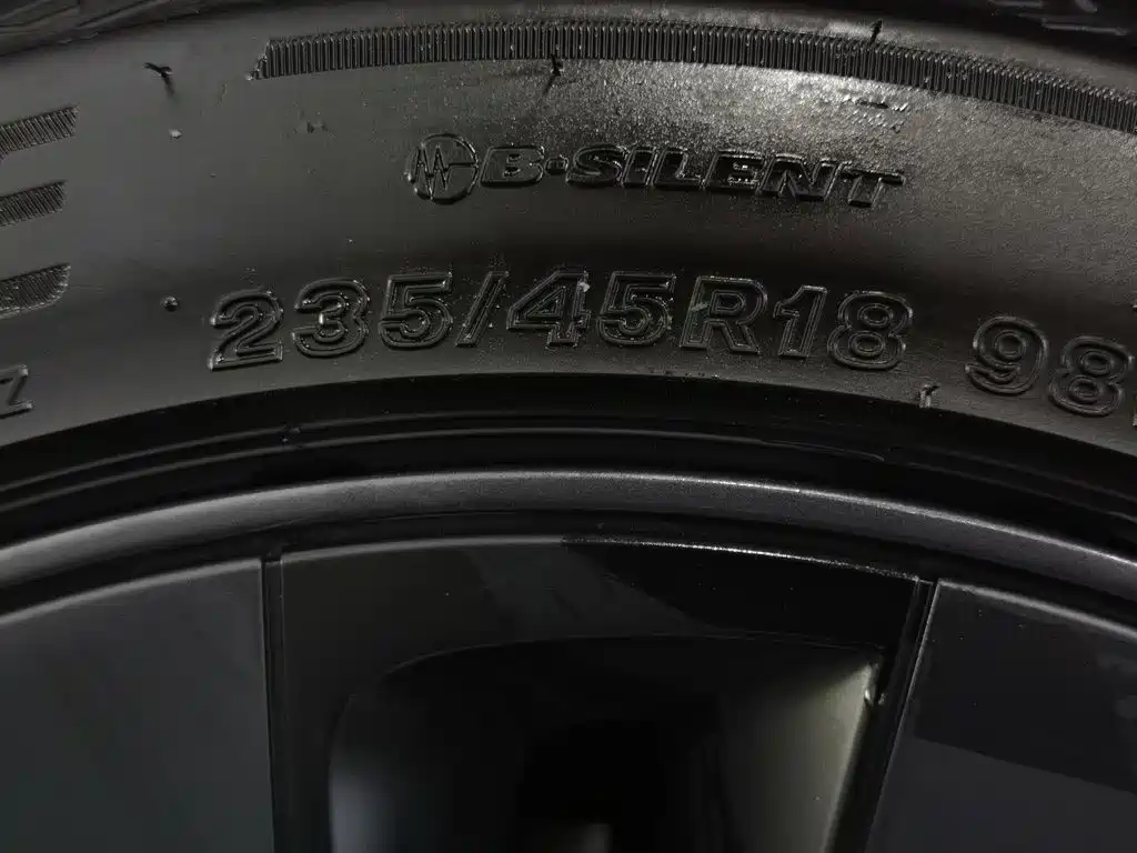 Tesla Model 3 — миниатюра 24