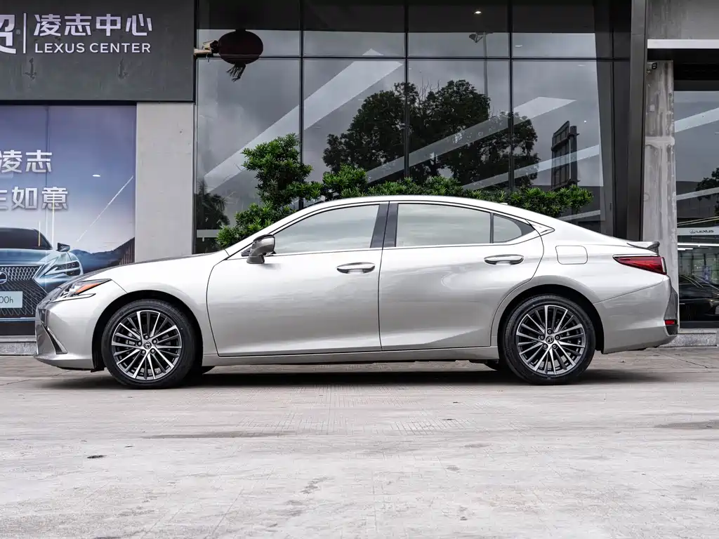 Lexus ES 2022 300h Premium