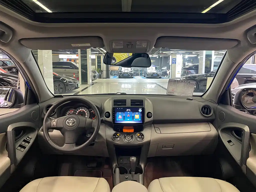 Toyota RAV4 — миниатюра 11