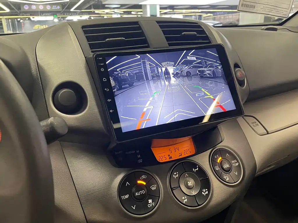 Toyota RAV4 — миниатюра 19