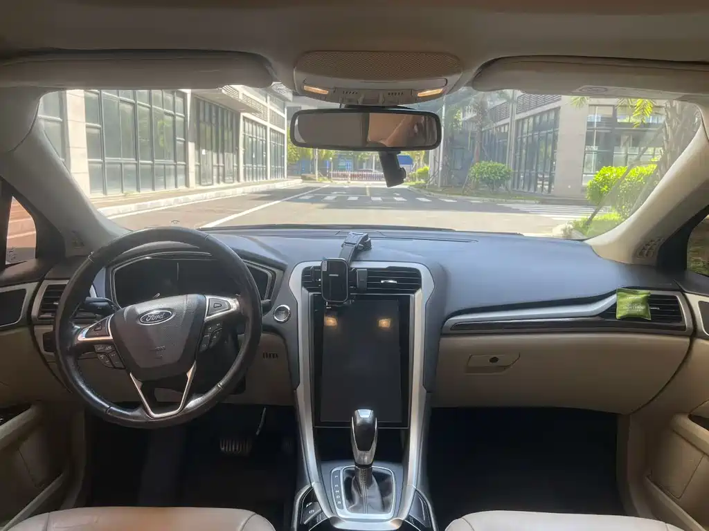 Ford Mondeo — миниатюра 6