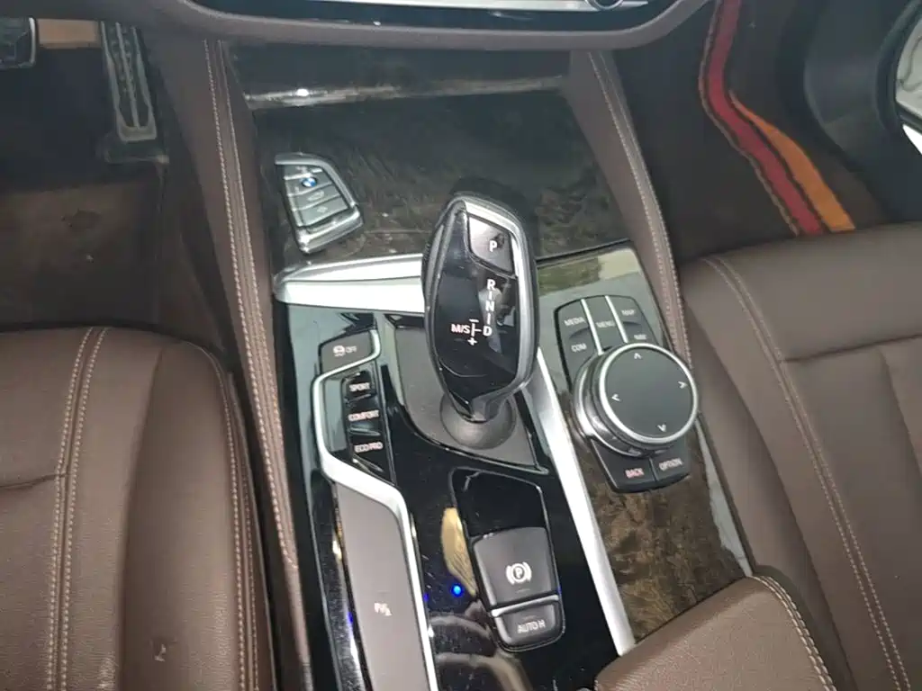 BMW 5 Series — миниатюра 18