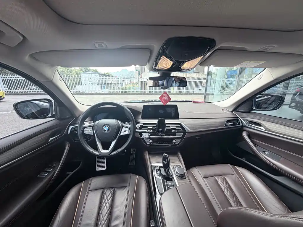 BMW 5 Series — миниатюра 6