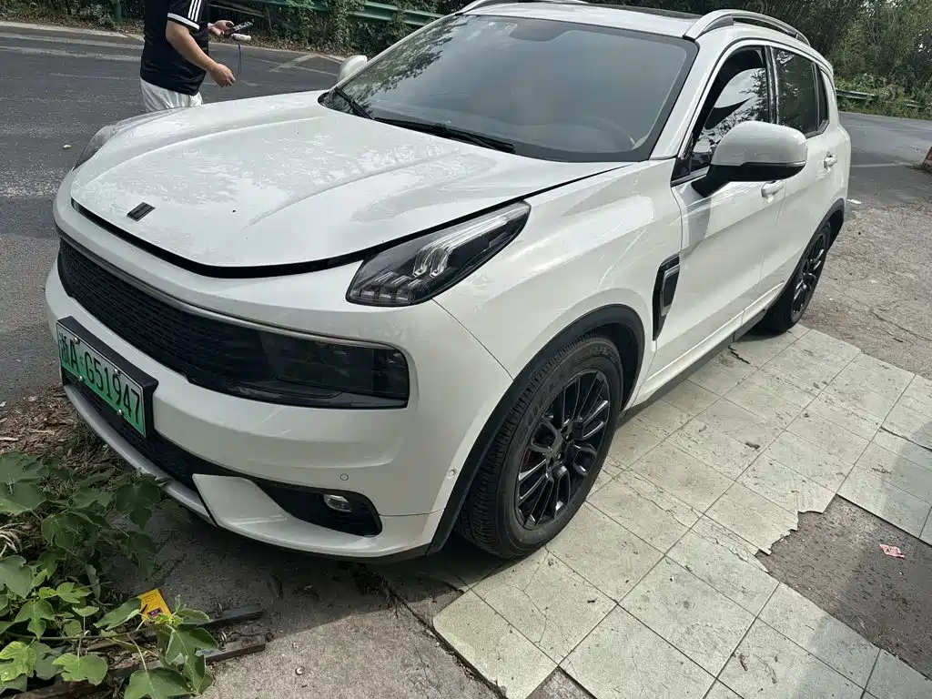 Lynk & Co 01 EM-P