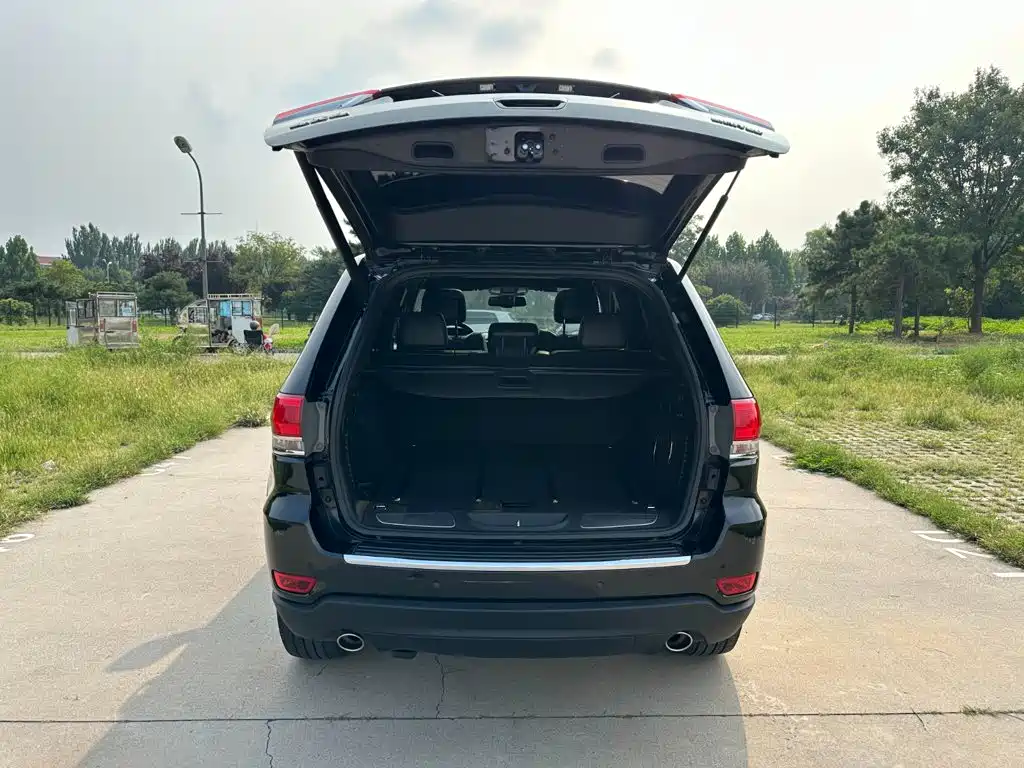 Jeep Grand Cherokee (Import) — миниатюра 8