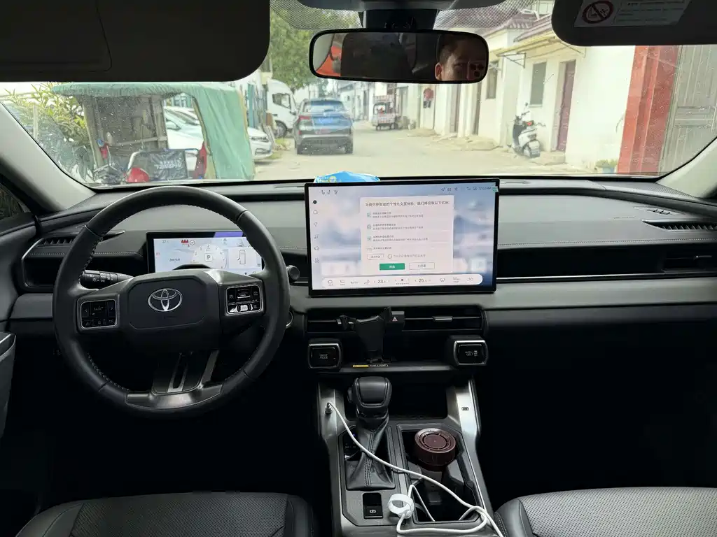 Toyota RAV4 — миниатюра 4