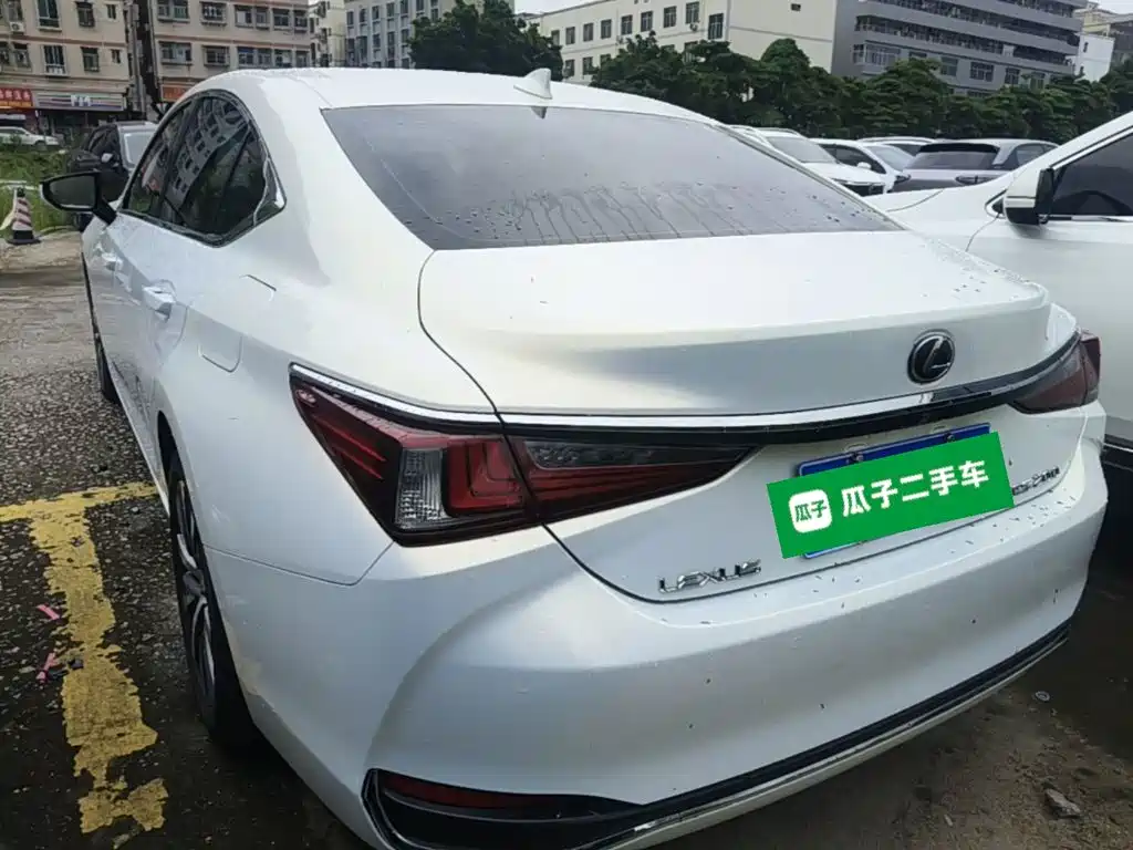 Lexus ES — миниатюра 5