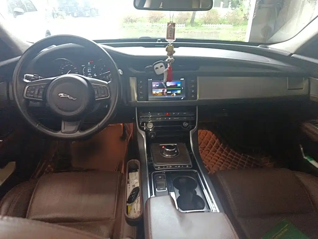 Jaguar XFL — миниатюра 13