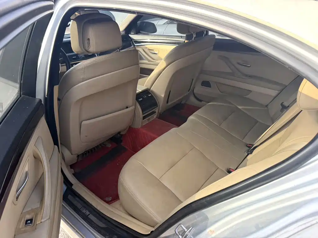 BMW 5 Series — миниатюра 7
