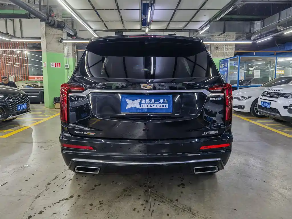 CADILLAC XT6