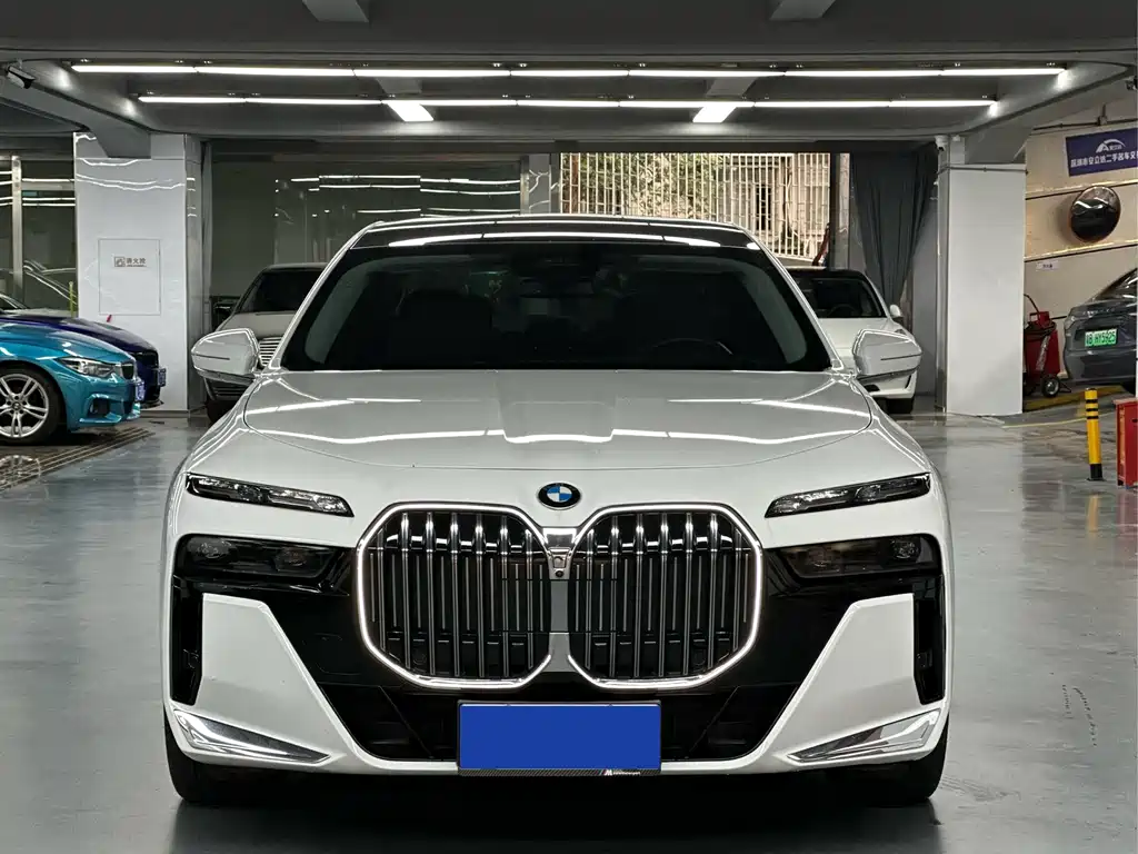 BMW 7 Series — миниатюра 2