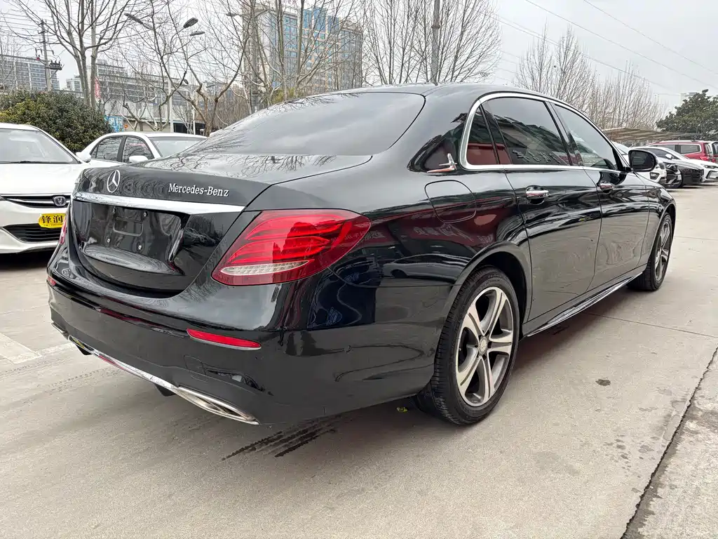 MERCEDES-BENZ E CLASS