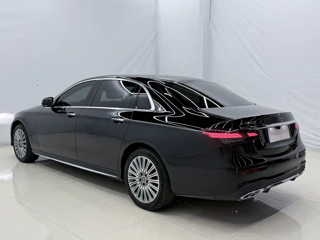 Mercedes-Benz E-Class — миниатюра 12