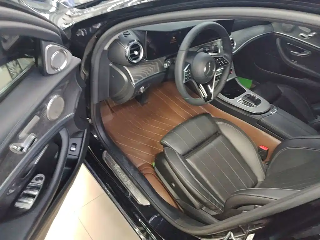 Mercedes-Benz E-Class — миниатюра 16