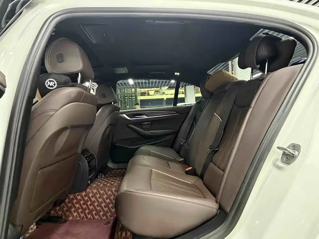 BMW 5 Series — миниатюра 5