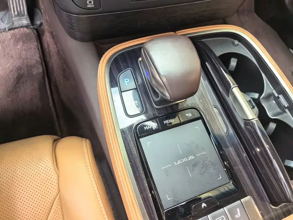 Lexus LS — миниатюра 14