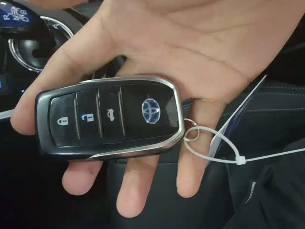 Toyota Corolla Hybrid — миниатюра 9