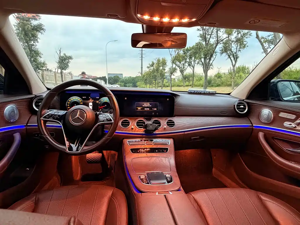 Mercedes-Benz E-Class — миниатюра 5